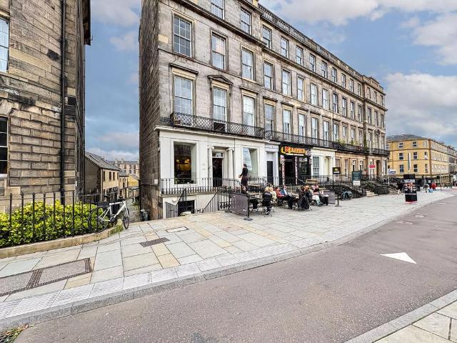 Flat for sale in Gayfield, Broughton