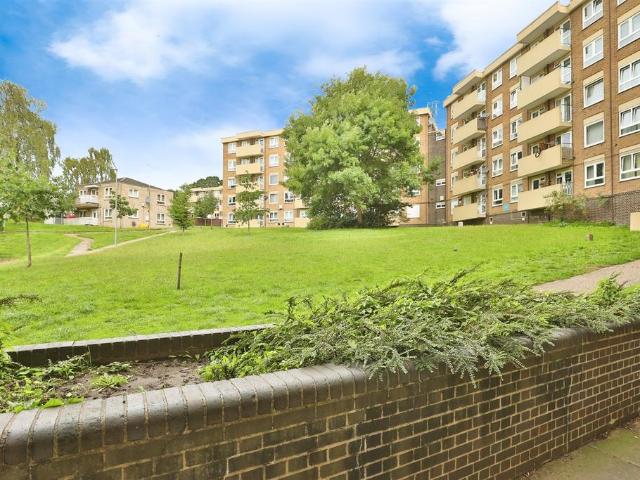 Flat for sale in East Bank, Norfolk