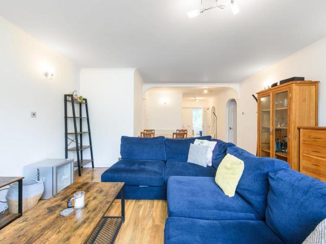 Flat for sale in Muswell Hill, Greater London