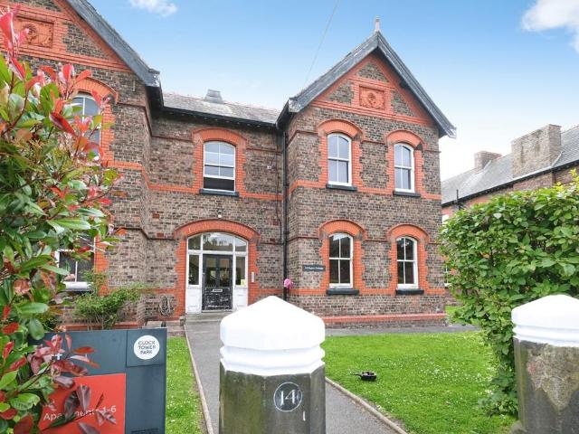Flat for sale in Calderstones
