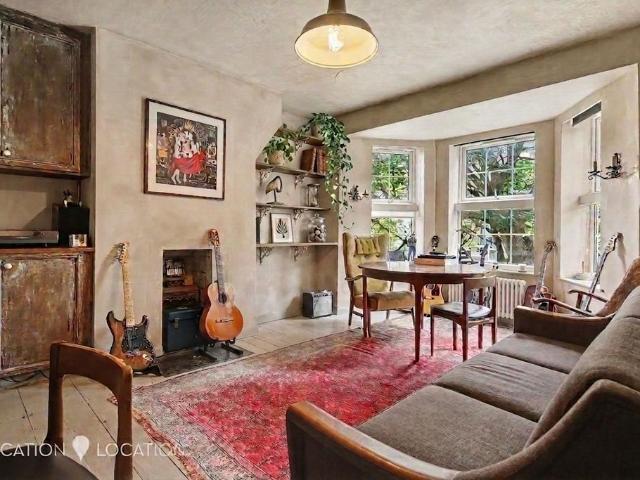 Flat for sale in Stoke Newington, Greater London
