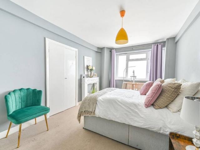 Flat for sale in Cricklewood, Isle Of Man