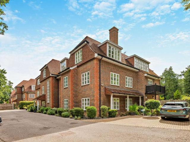 Flat for sale in Sunningdale