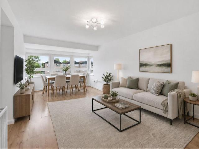 Flat for sale in Stenhouse, Scotland