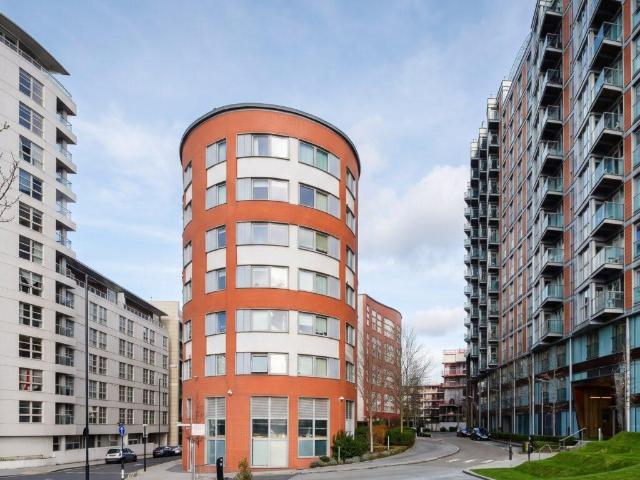 Flat for sale in Blackwall, Greater London