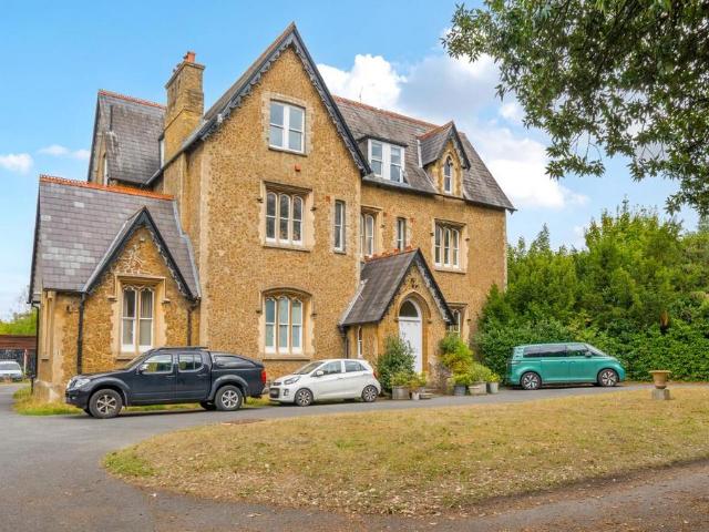 Flat for sale in Charlotteville, Westborough