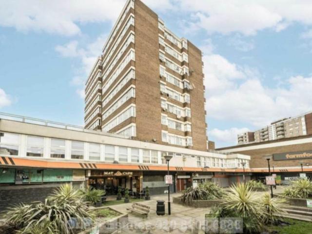 Flat for sale in Hendon, Greater London