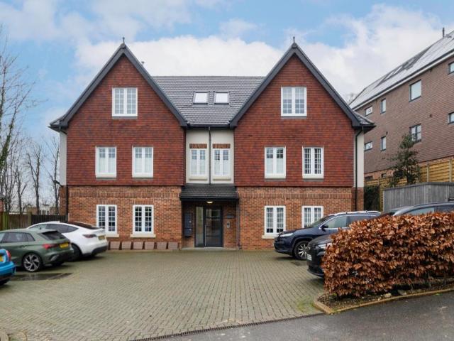 Flat for sale in London Borough of Croydon, Sanderstead