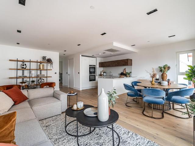 Flat for sale in Vauxhall, Greater London