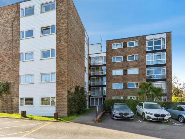 Flat for sale in Lucastes, Perryfields