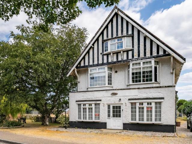 Flat for sale in Comers, Norfolk