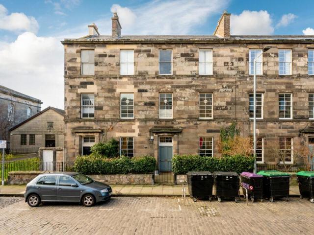 Flat for sale in North Leith, Leith