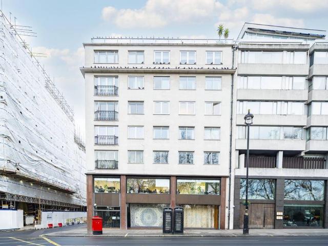 Flat for sale in Mayfair, Greater London