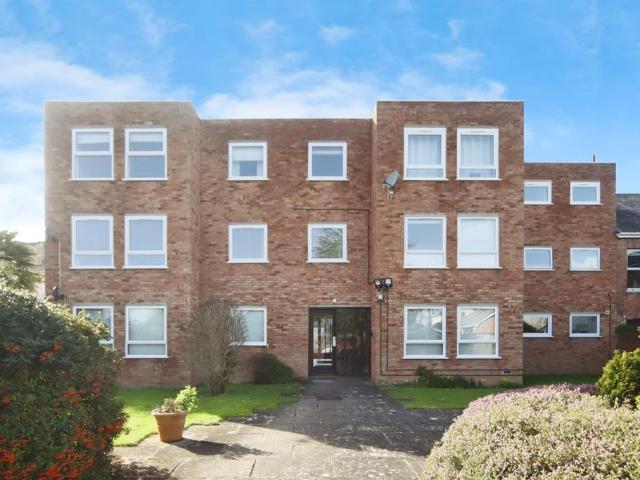 Flat for sale in Wilton, Rumwell