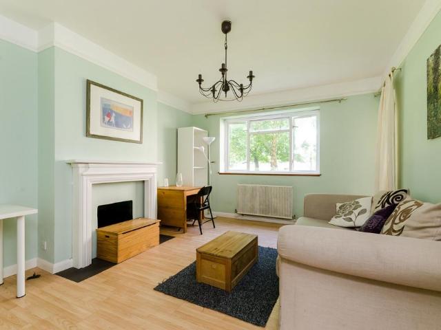 Flat for sale in Fulham, Greater London