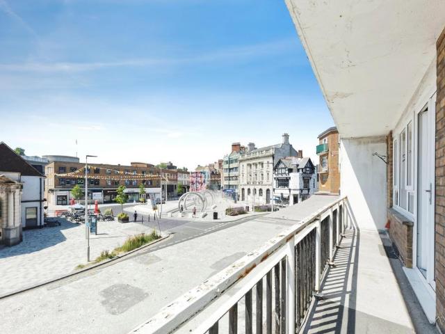 Flat for sale in Clarendon, Ash