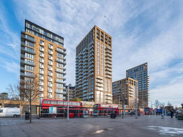 Flat for sale in Glyndon, Greater London