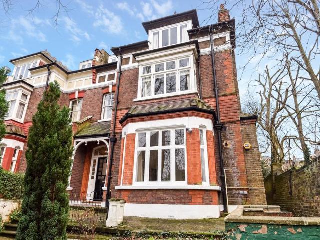 Flat for sale in Archway, Greater London