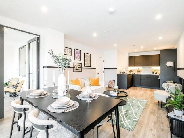 Flat for sale in London Borough of Croydon, Greater London