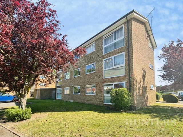Flat for sale in Beddington, Greater London