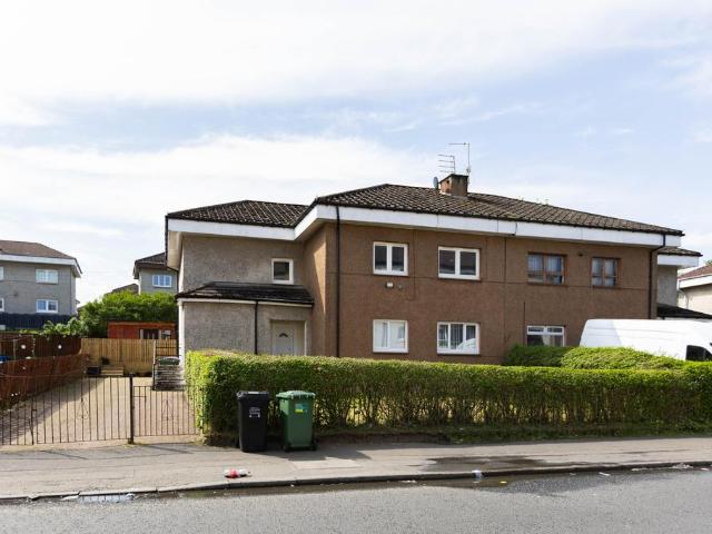 Flat for sale in Barmulloch, Scotland