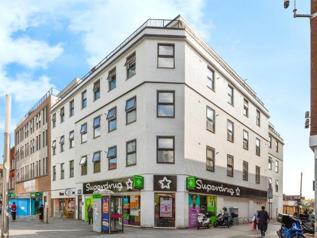Flat for sale in Slough