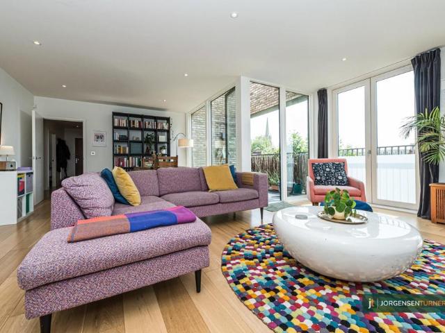 Flat for sale in Queen's Park, Greater London