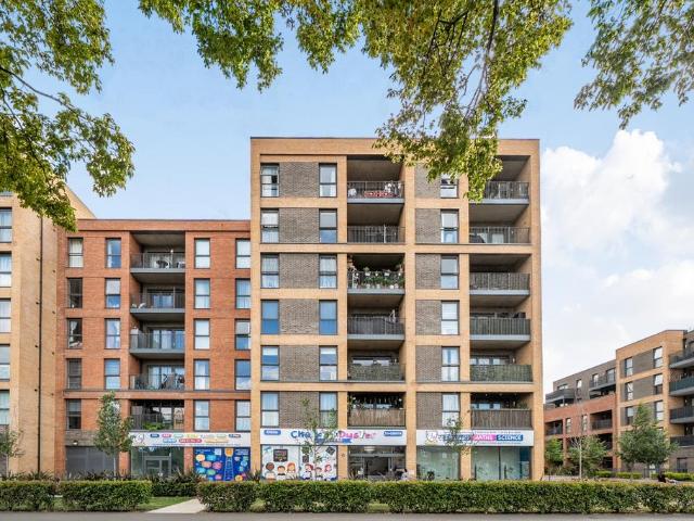 Flat for sale in Hayes, Greater London