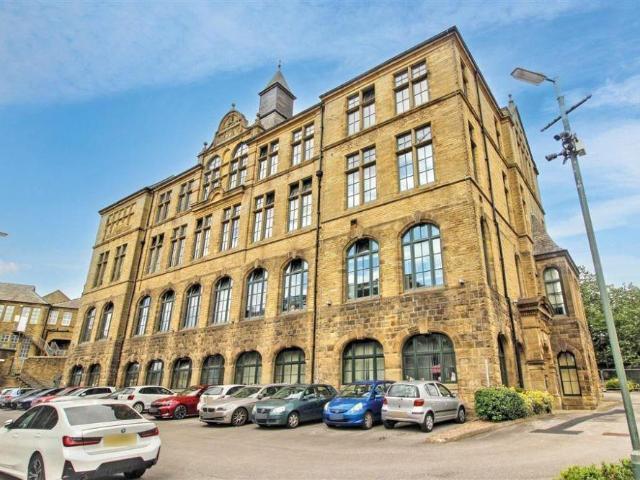 Flat for sale in West Yorkshire
