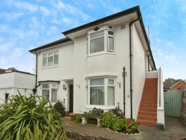 Flat for sale in Llandudno, Wales