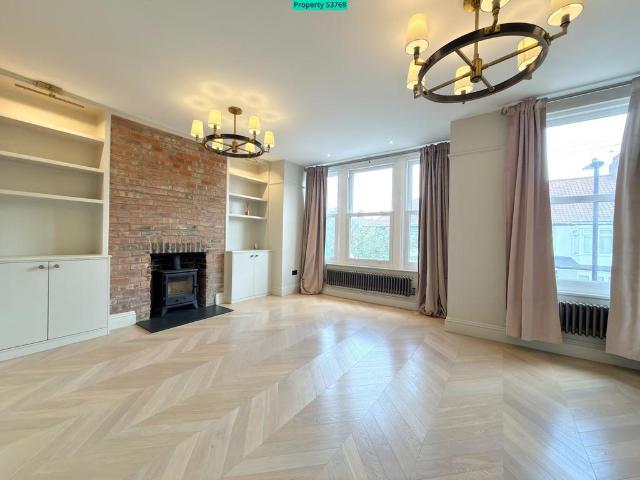 Flat for sale in Noel Park, Greater London