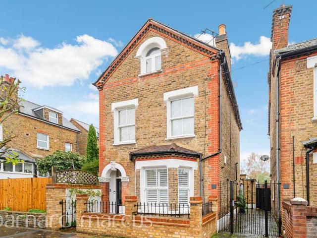 Flat for sale in Southfields, Greater London