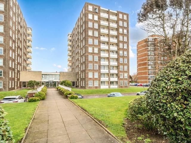 Flat for sale in West Worthing, Worthing