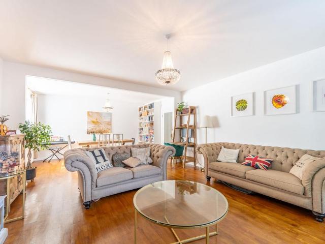 Flat for sale in Brondesbury, Greater London