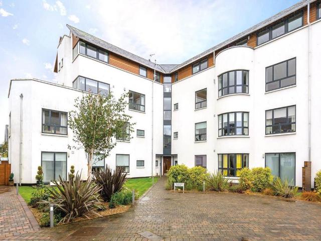 Flat for sale in Cramond, Scotland
