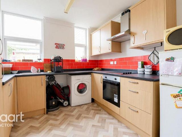 Flat for sale in Dale Hill, Essex