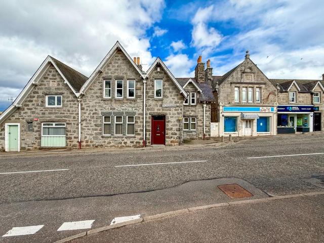 Flat for sale in Lairg, Scotland