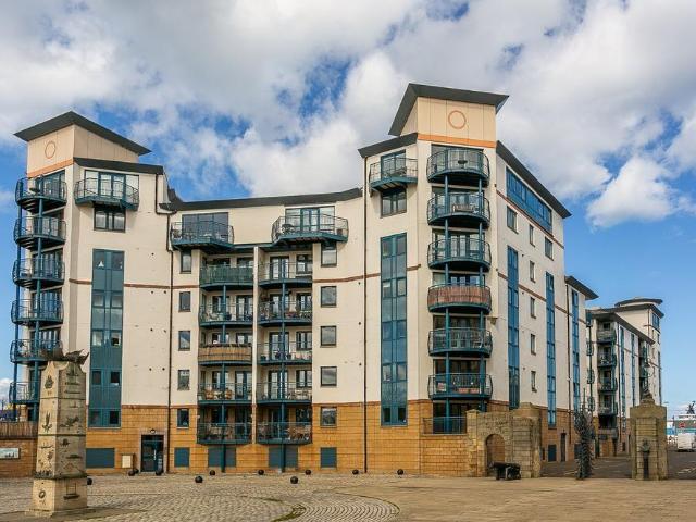 Flat for sale in North Leith, Leith
