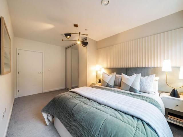 Flat for sale in London Borough of Ealing, Greater London