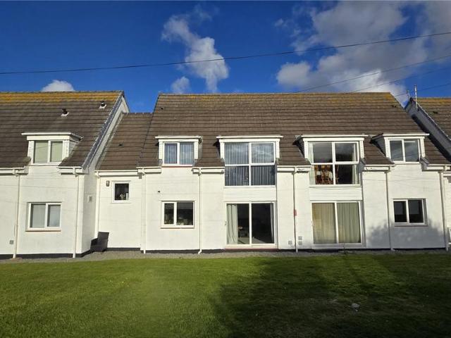 Flat for sale in Trearddur, Wales