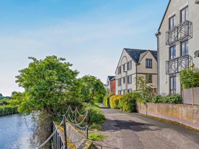 Flat for sale in St Leonards, Watergate