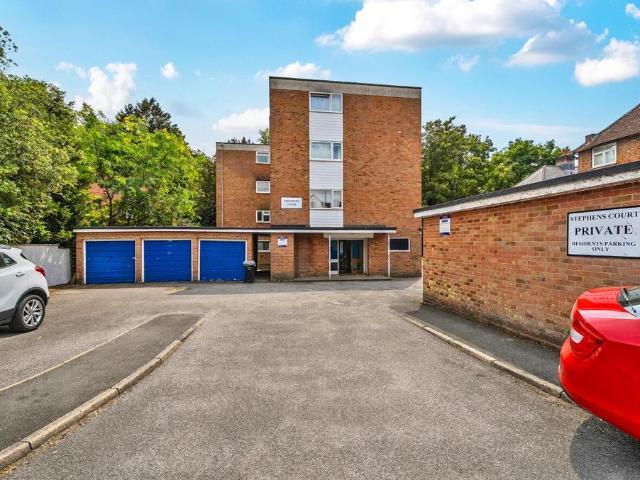 Flat for sale in Barton Stacey, Hampshire