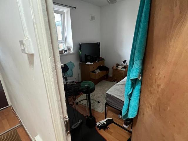 Flat for sale in Bromley-by-Bow, Limehouse