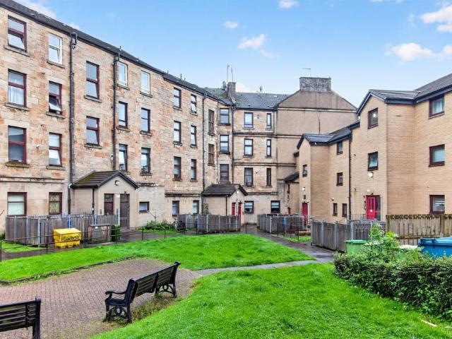 Flat for sale in Cowlairs, Glasgow