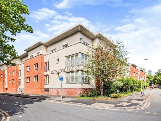 Flat for sale in Blackfriars, Salford