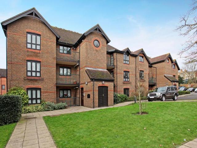 Flat for sale in Clewer Village, Windsor
