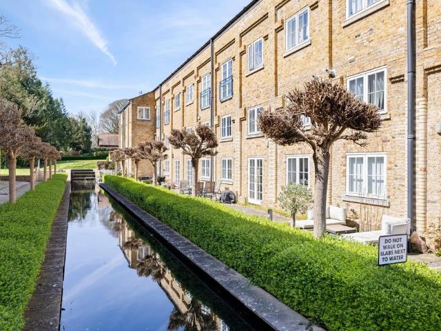 Flat for sale in River, Ash