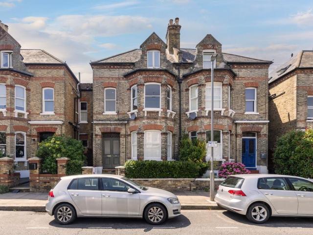 Flat for sale in Wandsworth, Greater London