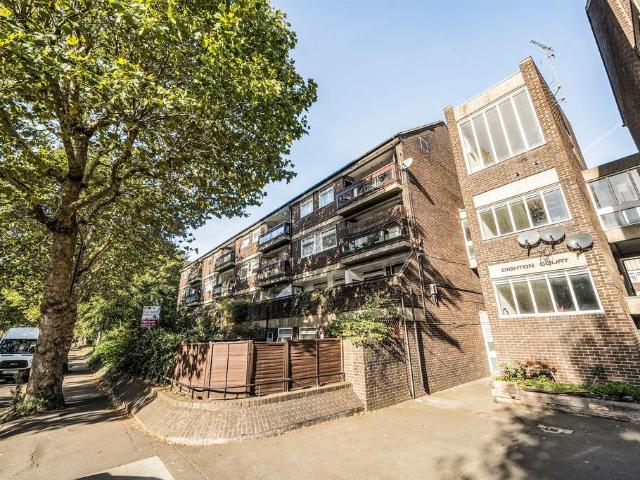 Flat for sale in Walworth, Greater London
