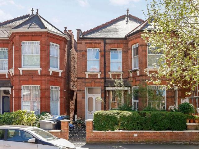Flat for sale in Cricklewood, Greater London